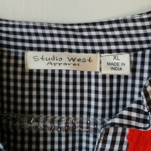 Studio West Black & White Gingham Top w/Red Roses - Picture 2 of 11